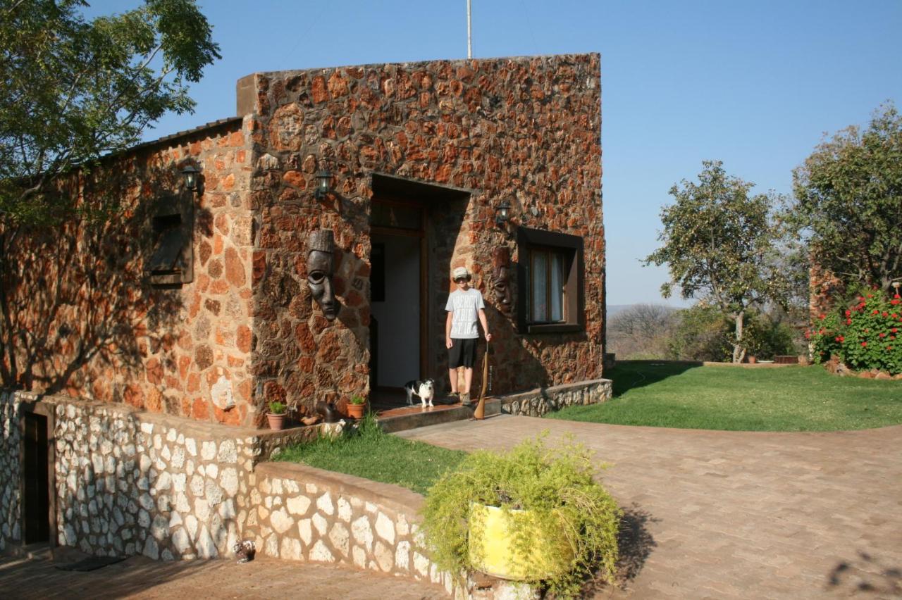 Onduri Lodge Outjo Esterno foto